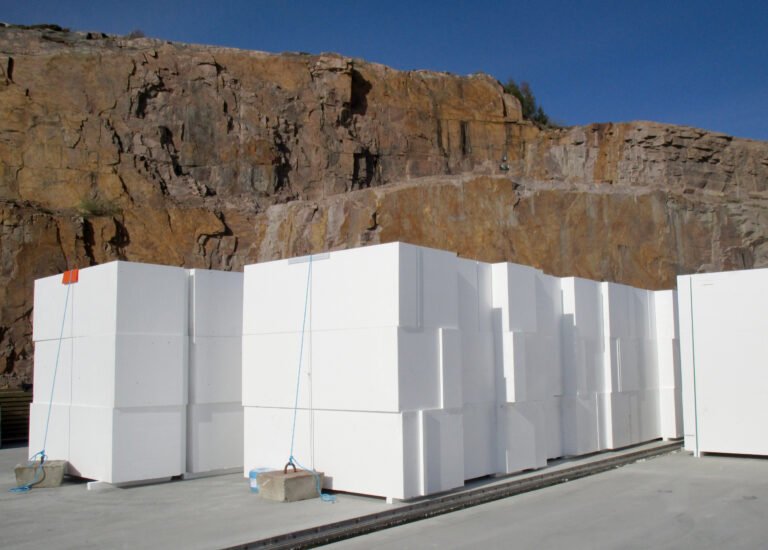 Stacked_blocks_of_geofoam_at_a_construction_site_for_floating_jetties_in_Rixö_5