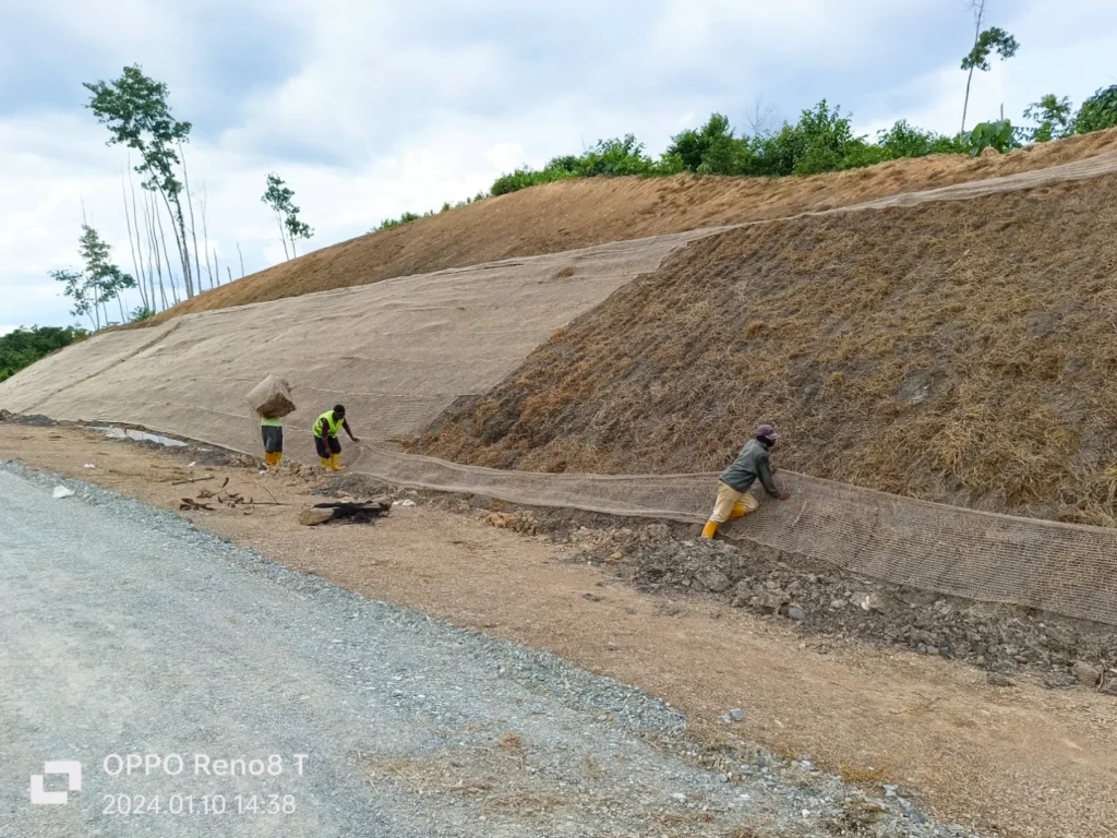 Proteksi Erosi Lereng Hydroseeding (2)